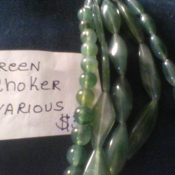Vintage Green Lucite(?) 5 differing strand necklace - Picture 2 of 4